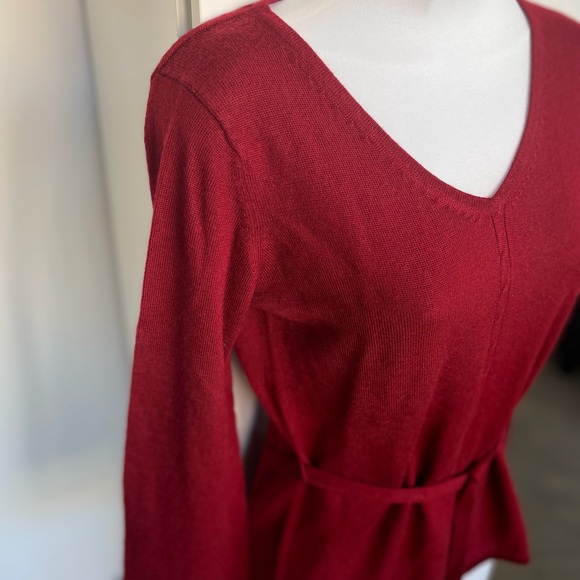 BCBG Small V neck sweater - Picture 6 of 8